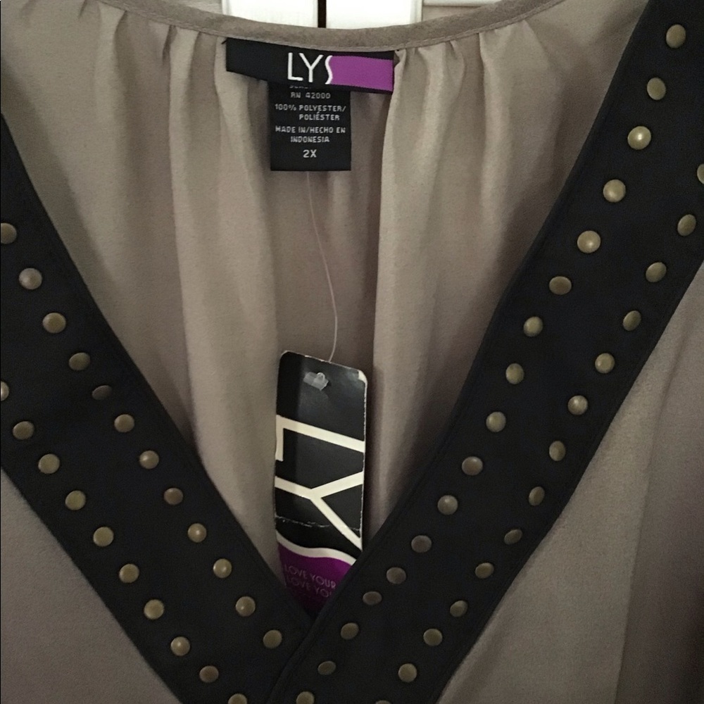 Dressy pull over.​